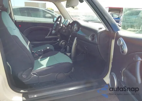 2005 Mini Cooper z USA, uszkodzony, nr VIN WMWRC334X5TJ65510